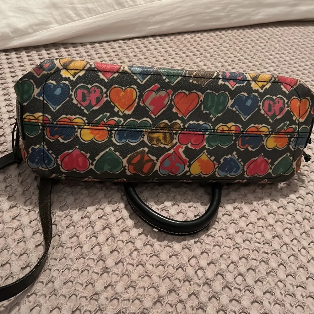 Dooney and bourke heart handbag. With removable 37” leather strap - Picture 6 of 6